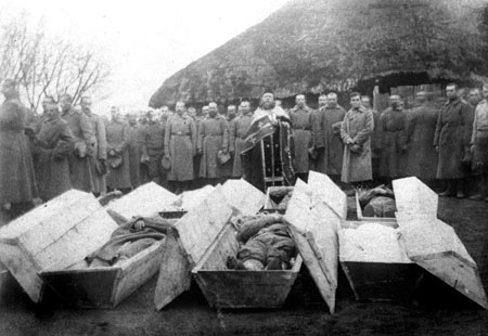 Похороны солдат русской армии в районе д. Прончаки Ляховичской волости