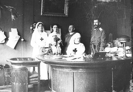 В кабинете главного врача госпиталя Добровольного санитарного отряда Гродненской крепости