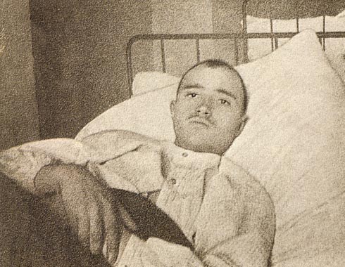 Связист артиллерийской батареи, белорусский писатель М. Горецкий во время лечения в госпитале