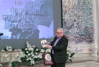 Director of the National Archives A. Demyanyuk donates to the museum of the All-Saints Memorial Church the books “The burned villages of Belarus. 1941-1944” and “The burned villages of Russia. 1941-1944” Director of the National Archives A. Demyanyuk donates to the museum of the All-Saints Memorial Church the books “The burned villages of Belarus. 1941-1944” and “The burned villages of Russia. 1941-1944”