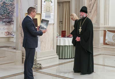 Director of the National Historical Archives Yatsevich donates the book “Belarus in the First World War. 1914-1918” to the museum of the All-Saints Memorial Church Director of the National Historical Archives Yatsevich donates the book “Belarus in the First World War. 1914-1918” to the museum of the All-Saints Memorial Church