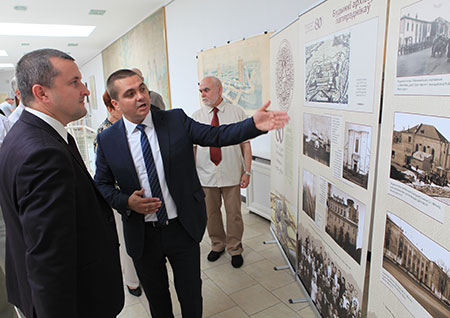 Director of the National Historical Archives D. Yatsevich guides through the exhibition dedicated to the 80th anniversary of the National Historical Archives Director of the National Historical Archives D. Yatsevich guides through the exhibition dedicated to the 80th anniversary of the National Historical Archives