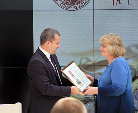 Deputy Minister for Justice A. Avdeyev presents a Honorary Diploma of the Council of Ministers of the Republic of Belarus to the Head of the Archive’s Division of Information Retrieval Systems G. Akulovich Deputy Minister for Justice A. Avdeyev presents a Honorary Diploma of the Council of Ministers of the Republic of Belarus to the Head of the Archive’s Division of Information Retrieval Systems G. Akulovich