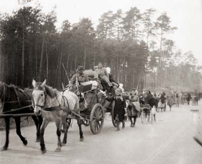 Граждане, готовящиеся к отправке на родину из Германии