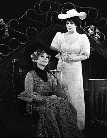 Сцена из спектакля «Донна Люция»