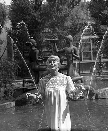 Солистка Государственного театра музыкальной комедии БССР, народная артистка БССР Н.В. Гайда