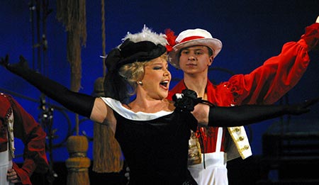 Сцена из спектакля «Королева чардаша»