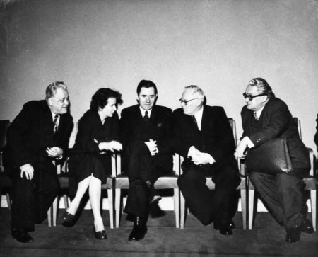 А.А.Громыко (в центре)