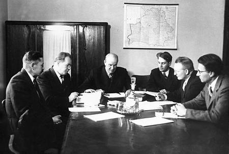 К.К.Крапива руководит работой орфографической комиссии