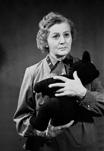 Сцена из спектакля «Подвиг становится известным» по пьесе Г.Романова